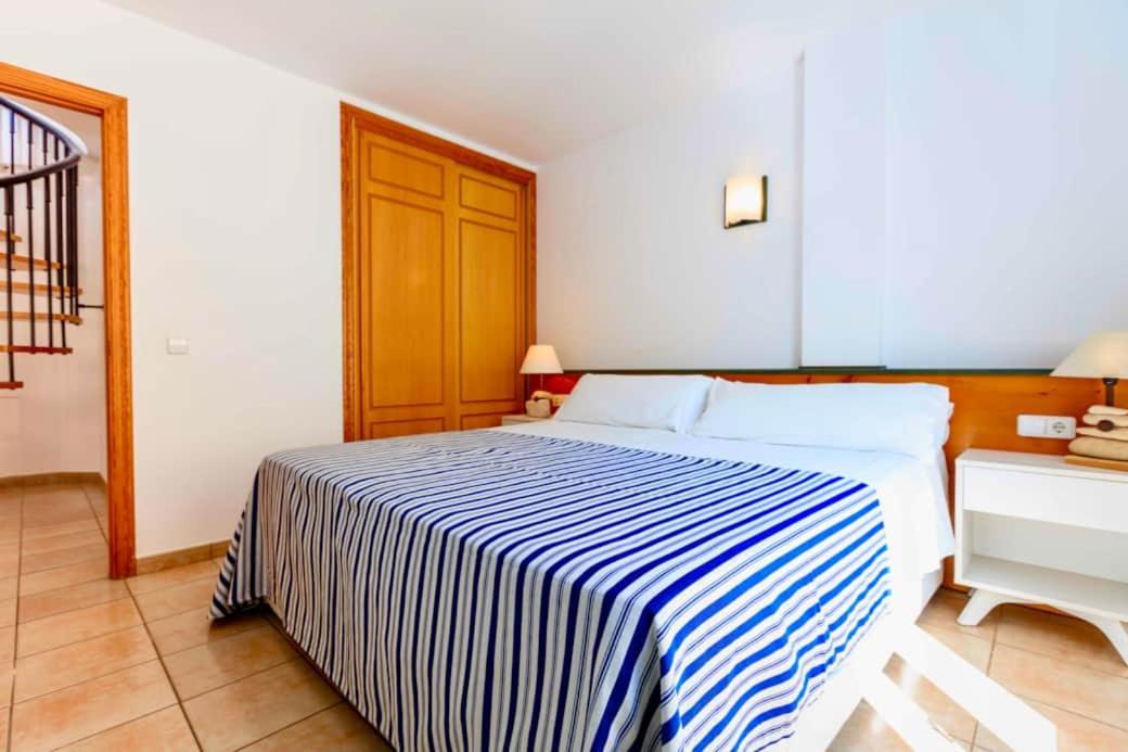 Apartamentos Sa Varadero 3D Vista Mare Laterale Es Pujols Eksteriør billede